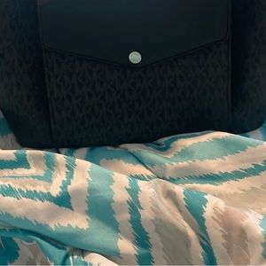 Michael Kors black bag. Brand new pulled off of the tags off.